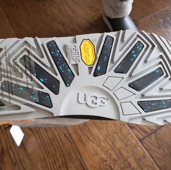 UGG winter boots - Picture 2 of 6